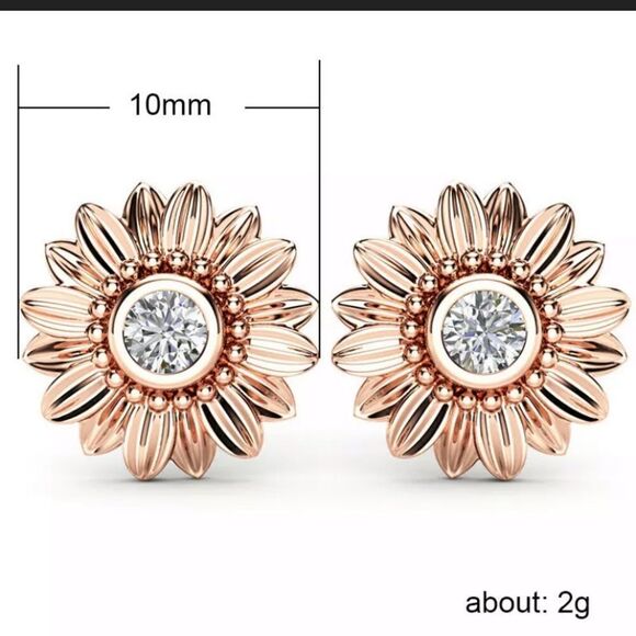 The Dainty Daisy gold and crystal flower stud earrings - Picture 4 of 4